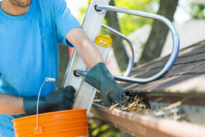 5 Ladder Safety Mistakes When Gutter Cleaning gutter freedom